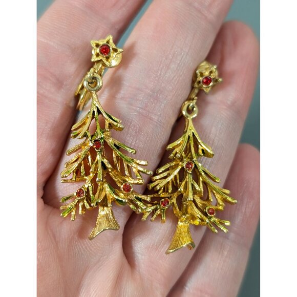 Vintage Gold Tone Red Rhinestone Christmas Tree Star Dangle Earrings Clip On - Picture 8 of 9